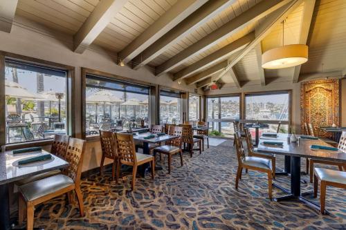 Restaurant, Best Western Plus Island Palms Hotel and Marina in San Diego Intl. Airport Restaurant, Best Western Plus Island Palms Hotel and Marina in San Diego Intl. Airport