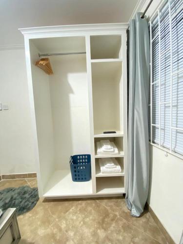 Kelly's Apartments - Rental near Airport, Amenities and Bus Route in Hampton Kelly's Apartments - Rental near Airport, Amenities and Bus Route in Hampton