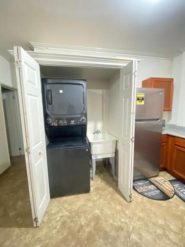 Kelly's Apartments - Rental near Airport, Amenities and Bus Route in Hampton Kelly's Apartments - Rental near Airport, Amenities and Bus Route in Hampton