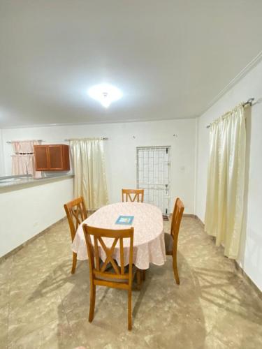 Kelly's Apartments - Rental near Airport, Amenities and Bus Route in Hampton Kelly's Apartments - Rental near Airport, Amenities and Bus Route in Hampton
