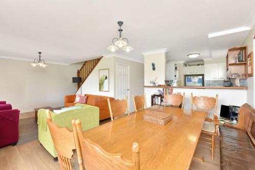 Silver Springs 4br Cottage, with Wifi, Views, Olives and Space in Rothbury Silver Springs 4br Cottage, with Wifi, Views, Olives and Space in Rothbury