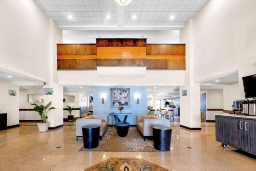 Lobby, Wingate by Wyndham Chicago Schaumburg in Schaumburg Lobby, Wingate by Wyndham Chicago Schaumburg in Schaumburg