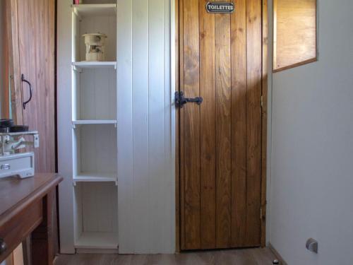 Kupaonica, Serene cottage in Saint-Maurice-pres-Pionsat with pool in Pionsat Kupaonica, Serene cottage in Saint-Maurice-pres-Pionsat with pool in Pionsat