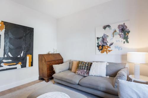 Newly renovated large 4/5 bedroom Victorian terrace house with garden. in Greater London North Newly renovated large 4/5 bedroom Victorian terrace house with garden. in Greater London North
