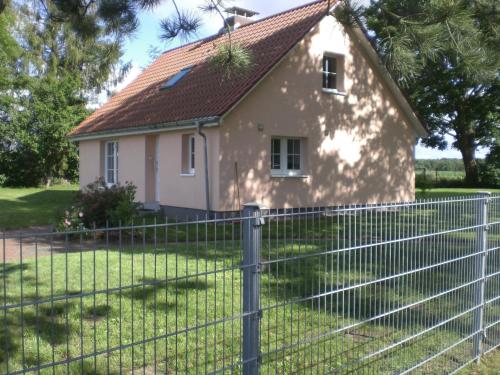Ferienhaus fur 4 Personen ca 105 m in Karnin, Ostseekuste Deutschland Landkreis Vorpommern-Rugen in คาร์ลนิล Ferienhaus fur 4 Personen ca 105 m in Karnin, Ostseekuste Deutschland Landkreis Vorpommern-Rugen in คาร์ลนิล