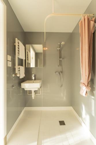 Baño, Stylish Aparthotel in Tórshavn (Stylish Aparthotel in Torshavn) in Torshavn Baño, Stylish Aparthotel in Tórshavn (Stylish Aparthotel in Torshavn) in Torshavn