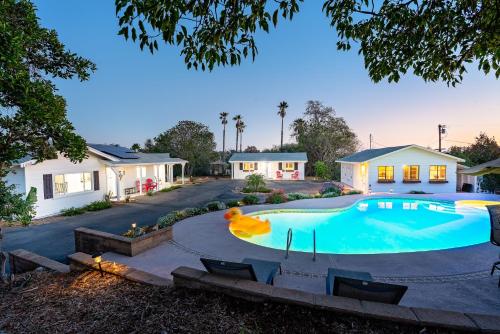 The Gathering Place-Cheerful 4Bedroom Villa w/pool