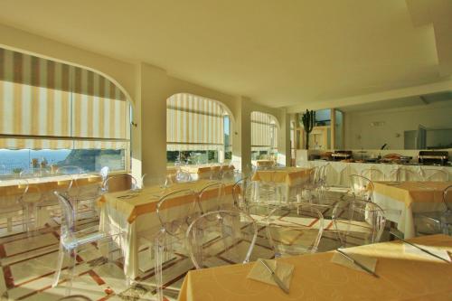 Ресторан, Baia Azzurra Hotel in Таорміна Ресторан, Baia Azzurra Hotel in Таорміна