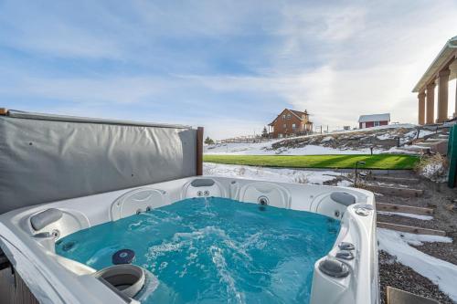 4BD w Hot Tub Lots of Space in Black Forest (CO) 4BD w Hot Tub Lots of Space in Black Forest (CO)