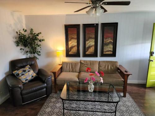 Beautiful Getwaway, Big Back Yard, Huge Side Yard KSQ5616 in 沙尼 Beautiful Getwaway, Big Back Yard, Huge Side Yard KSQ5616 in 沙尼