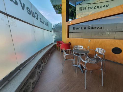 Pub/Lounge, Hotel Alcampo in San Cristobal Pub/Lounge, Hotel Alcampo in San Cristobal