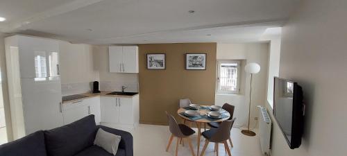 APPARTEMENT LE PHARE AU PIED DU PORT in Saint-Valery-en-Caux APPARTEMENT LE PHARE AU PIED DU PORT in Saint-Valery-en-Caux