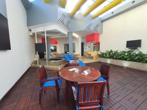 Hotel Alcampo in ซานคริสโตบาล Hotel Alcampo in ซานคริสโตบาล