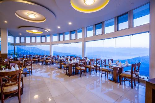 Restaurant, Himalaya Drishya Resort in Dhulikhel Restaurant, Himalaya Drishya Resort in Dhulikhel