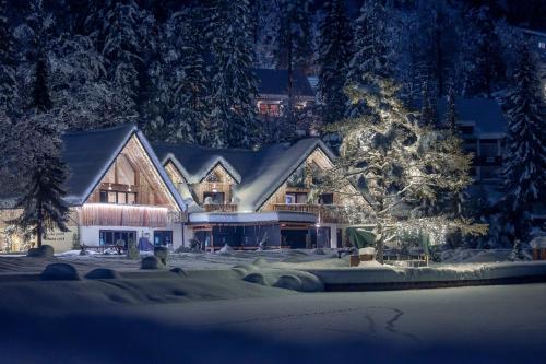 Hotellet från utsidan, Jasna Chalet Resort in Kranjska Gora Hotellet från utsidan, Jasna Chalet Resort in Kranjska Gora