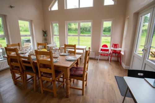 Kilskeery Lodge, modern country house with hot tub in Irvinestown Kilskeery Lodge, modern country house with hot tub in Irvinestown