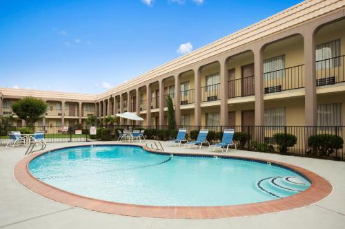 Piscina, Days Inn by Wyndham Dallas Irving Market Center in Dallas (TX) Piscina, Days Inn by Wyndham Dallas Irving Market Center in Dallas (TX)