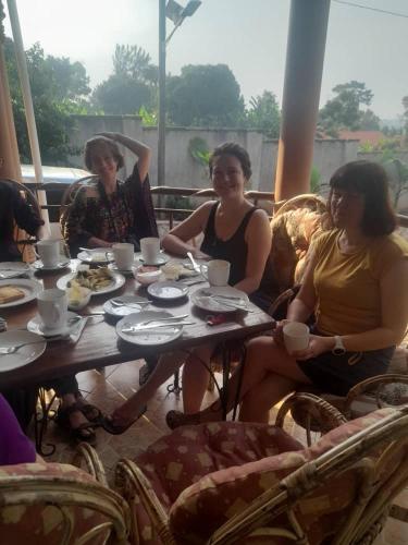 Makanan dan Minuman, Rumah 500 m² dengan 11 kamar tidur dan 11 kamar mandi pribadi di Nsamizi Entebbe (Airport Side Hotel Entebbe) in Entebbe Makanan dan Minuman, Rumah 500 m² dengan 11 kamar tidur dan 11 kamar mandi pribadi di Nsamizi Entebbe (Airport Side Hotel Entebbe) in Entebbe