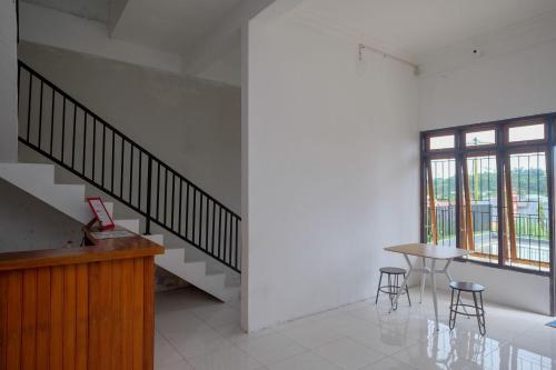 Lobi, RedDoorz near De La Salle Manado in Singkil Lobi, RedDoorz near De La Salle Manado in Singkil