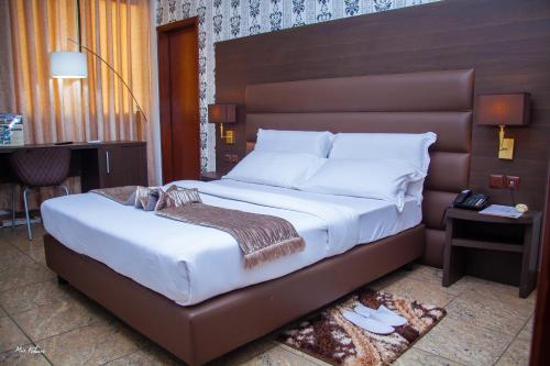 New Heaven Hôtel (New Heaven Hotel) in Yaounde New Heaven Hôtel (New Heaven Hotel) in Yaounde