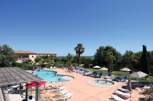 Piscine, SOWELL RESIDENCES Les Sablons in Le Grau du Roi Piscine, SOWELL RESIDENCES Les Sablons in Le Grau du Roi