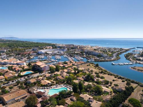 Beach, SOWELL RESIDENCES Les Lauriers Roses in Agde Beach, SOWELL RESIDENCES Les Lauriers Roses in Agde