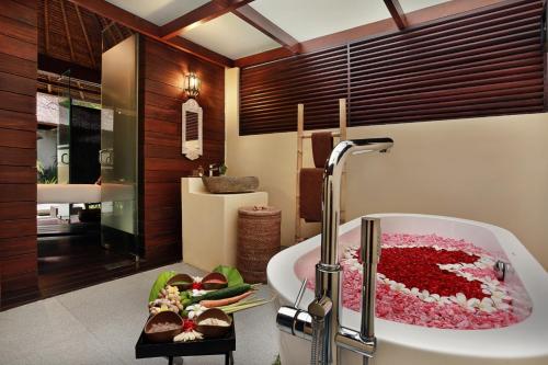Spa, Bali Nusa Dua Hotel in Nusa Dua Spa, Bali Nusa Dua Hotel in Nusa Dua