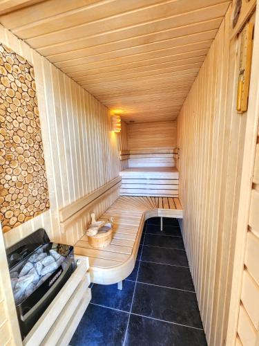 Sauna, Superbe Suite a 300m du Tram - JACUZZI - SAUNA in Castelnau-le-Lez Sauna, Superbe Suite a 300m du Tram - JACUZZI - SAUNA in Castelnau-le-Lez