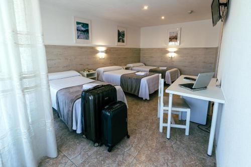 Hostal Gran Via in ปินโต Hostal Gran Via in ปินโต