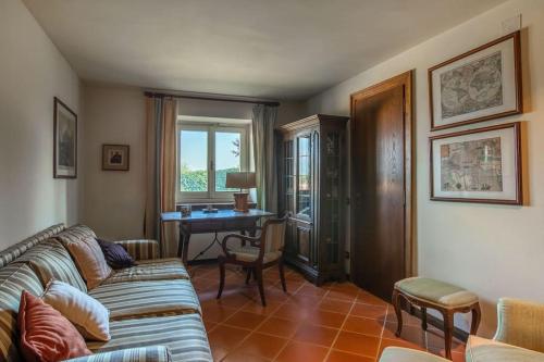 Guestroom, Splendida VILLA alle porte di Roma in Castelnuovo Di Porto Guestroom, Splendida VILLA alle porte di Roma in Castelnuovo Di Porto