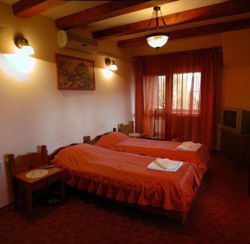 This photo about Pensiunea Sub Cetate Deva shared on HyHotel.com