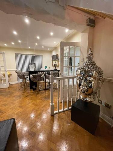 Luxury home with Hot Tub, next to golf course. in Huyton Luxury home with Hot Tub, next to golf course. in Huyton