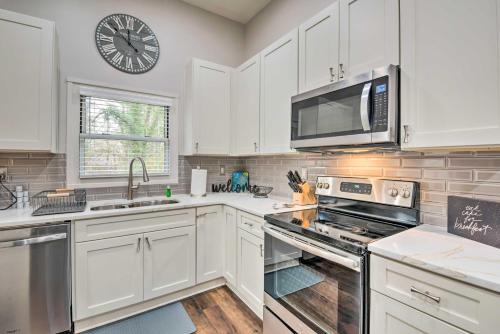 Atlanta Retreat with Deck in Greenbriar Area! in Sandtown-Southeastern Atlanta Atlanta Retreat with Deck in Greenbriar Area! in Sandtown-Southeastern Atlanta