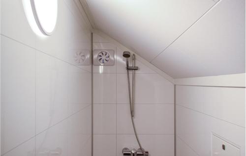 Baño, Stunning apartment in rdalstangen with WiFi and 2 Bedrooms in Ardalstangan Baño, Stunning apartment in rdalstangen with WiFi and 2 Bedrooms in Ardalstangan