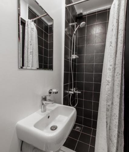 Bathroom, Go Camp Mountain Chalet منتجع جو كامب الجبلي in Hatta Bathroom, Go Camp Mountain Chalet منتجع جو كامب الجبلي in Hatta