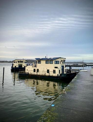Island-dreams Hausboote Groth & Rhin in Schleswig Island-dreams Hausboote Groth & Rhin in Schleswig