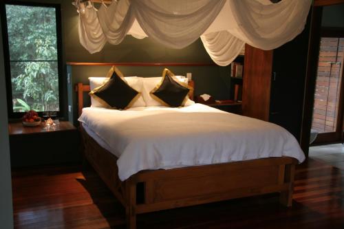 This photo about Lyola Pavilions in the Forest shared on HyHotel.com