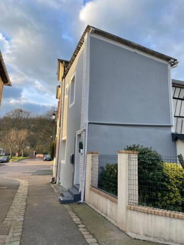 Exterior view, URBAN Maison tout confort 15 mn Rouen avec parking facile in Montville Exterior view, URBAN Maison tout confort 15 mn Rouen avec parking facile in Montville