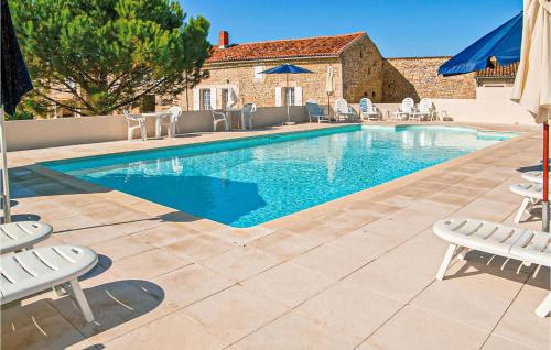 Bazen, Awesome Home In Juicq With Outdoor Swimming Pool, Wifi And 2 Bedrooms in Saint Hilaire De Villefranche Bazen, Awesome Home In Juicq With Outdoor Swimming Pool, Wifi And 2 Bedrooms in Saint Hilaire De Villefranche