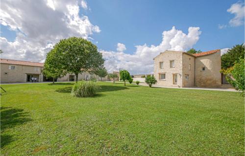 Eksterijer hotela, Awesome Home In Juicq With Outdoor Swimming Pool, Wifi And 2 Bedrooms in Saint Hilaire De Villefranche Eksterijer hotela, Awesome Home In Juicq With Outdoor Swimming Pool, Wifi And 2 Bedrooms in Saint Hilaire De Villefranche