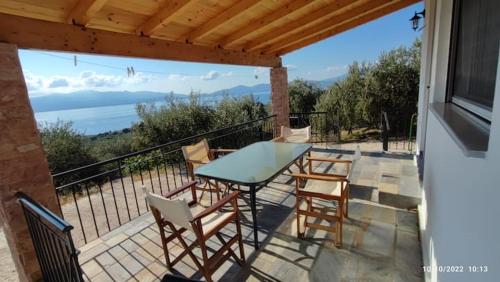 SIX INDEPENDENT HOUSES BY THE sea in Glifa SIX INDEPENDENT HOUSES BY THE sea in Glifa