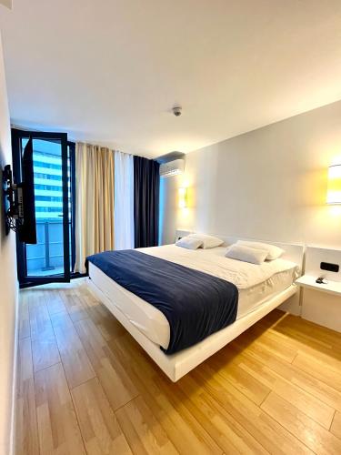 Orbi City Suite with Sea view