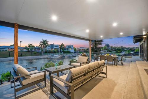 Family Waterfront Escape - Pool, 2 King rooms in Bundall Family Waterfront Escape - Pool, 2 King rooms in Bundall