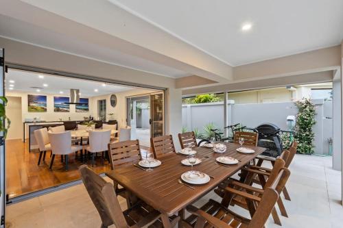 Sorrento Waterfront Retreat,Pool in Bundall Sorrento Waterfront Retreat,Pool in Bundall