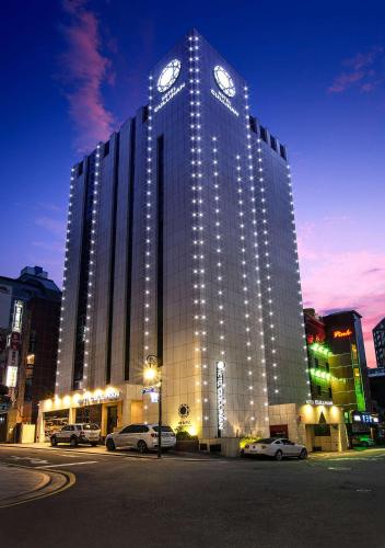 숙소 외관, 호텔 컬리넌 왕십리 (Hotel Cullinan Wangsimni) near 한양대학교 숙소 외관, 호텔 컬리넌 왕십리 (Hotel Cullinan Wangsimni) near 한양대학교
