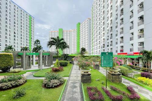 Kert, RedLiving Apartemen Green Lake View Ciputat Syafa Property Tower E in Pisangan Kert, RedLiving Apartemen Green Lake View Ciputat Syafa Property Tower E in Pisangan