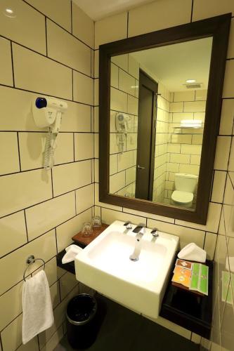 Bathroom, Namin Dago Hotel near Amnesia Club Bathroom, Namin Dago Hotel near Amnesia Club