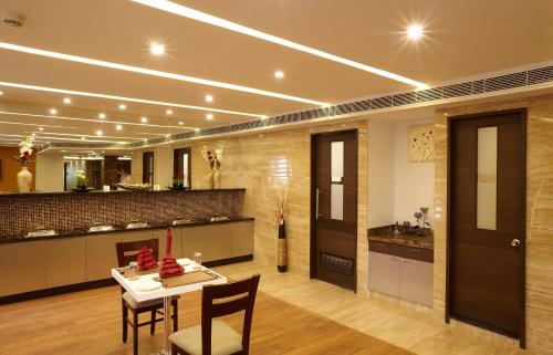 餐廳, 金果商務套房飯店 (Golden Fruits Business Suites - T Nagar) in 清奈 餐廳, 金果商務套房飯店 (Golden Fruits Business Suites - T Nagar) in 清奈