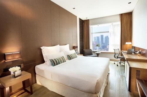 Nina Hotel Kowloon East near Ngau Tau Kok MTR Station Nina Hotel Kowloon East near Ngau Tau Kok MTR Station