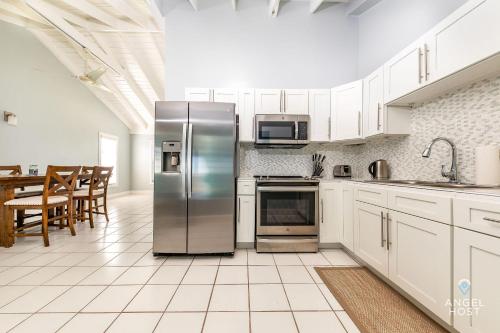 Cocina, Bright and Roomie Bottle Creek Apartments in Caicos del Norte Cocina, Bright and Roomie Bottle Creek Apartments in Caicos del Norte